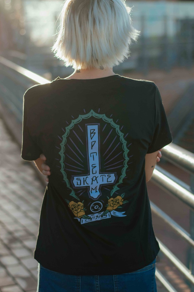 REMERA MANGA CORTA MUJER - RELIGIÓN