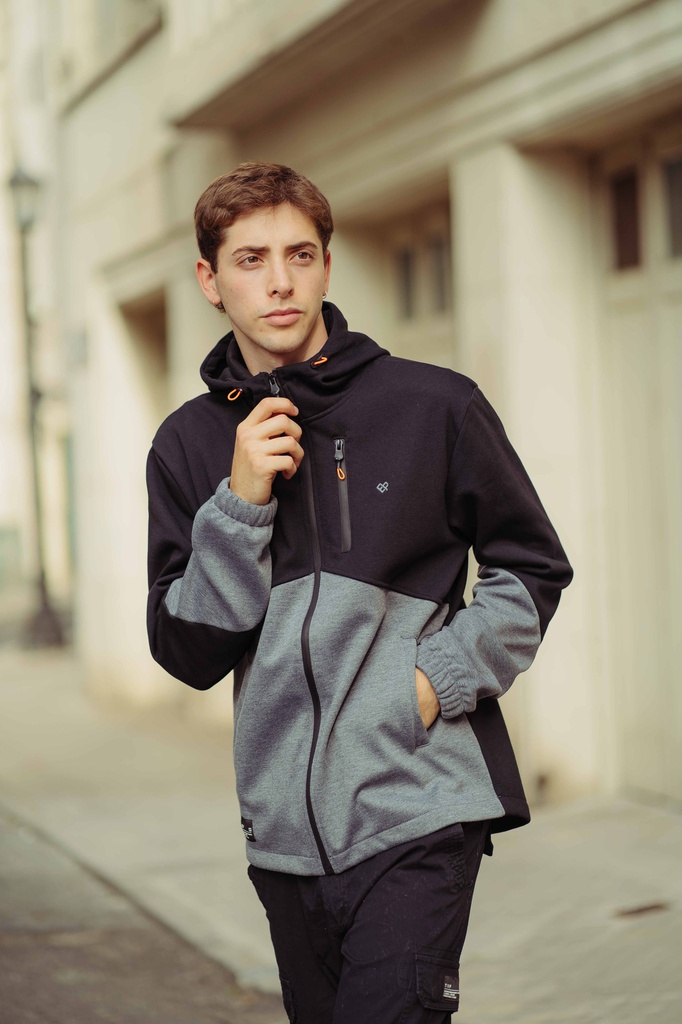 CAMPERA DEPORTIVA - CALINGASTA