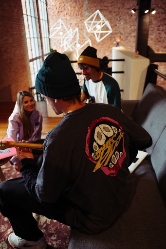 [103215022] REMERA ML RELAXED - BRACKETS