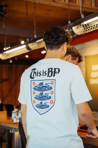 [031215H134] REMERA MC - BLASON