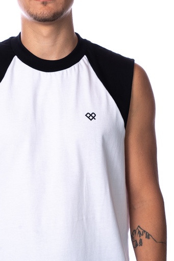 [032215011] REMERA SIN MANGAS - MIKE
